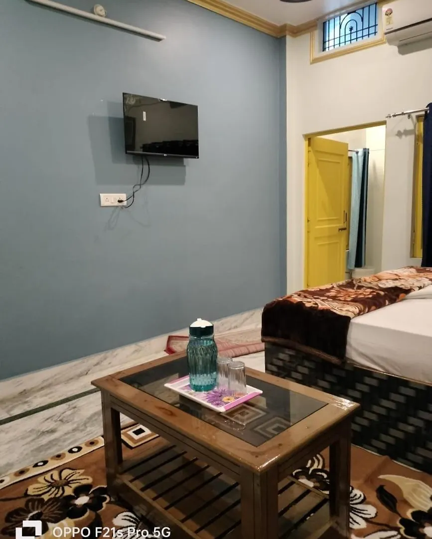 Nidhivan P. Guest House Варанаси