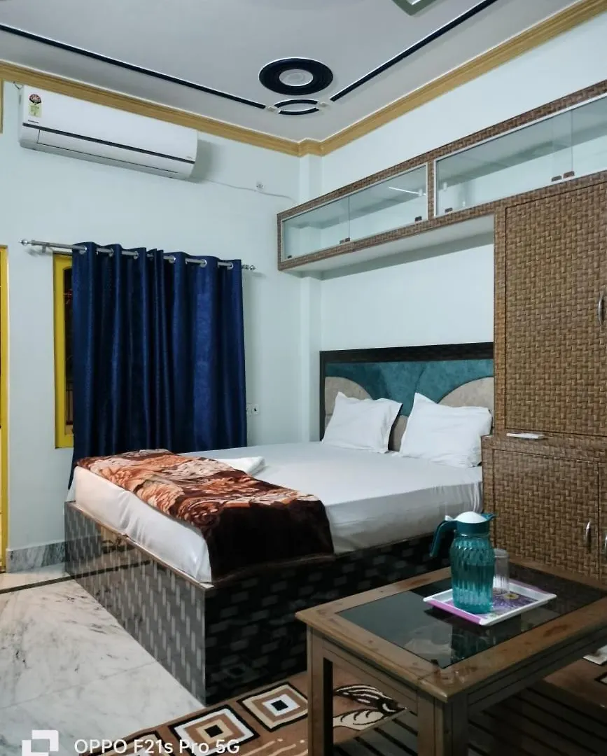 Nidhivan P. Guest House Варанаси